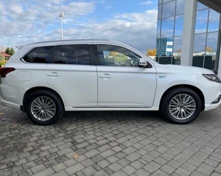 Білий Міцубісі Аутлендер, об'ємом двигуна 2 л та пробігом 31 тис. км за 13000 $, фото 5 на Automoto.ua