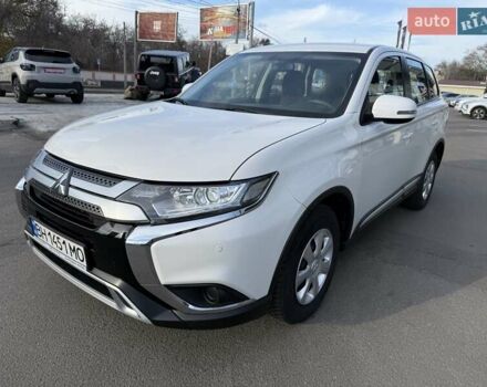Білий Міцубісі Аутлендер, об'ємом двигуна 2 л та пробігом 19 тис. км за 17700 $, фото 1 на Automoto.ua