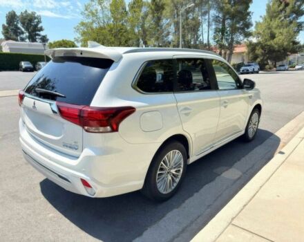 Белый Мицубиси Аутлендер, объемом двигателя 2.5 л и пробегом 49 тыс. км за 5000 $, фото 3 на Automoto.ua