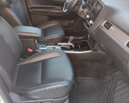 Белый Мицубиси Аутлендер, объемом двигателя 2.36 л и пробегом 98 тыс. км за 20500 $, фото 13 на Automoto.ua