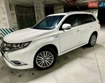 Белый Мицубиси Аутлендер, объемом двигателя 2 л и пробегом 70 тыс. км за 24300 $, фото 14 на Automoto.ua