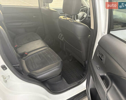 Білий Міцубісі Аутлендер, об'ємом двигуна 2.36 л та пробігом 168 тис. км за 19500 $, фото 16 на Automoto.ua