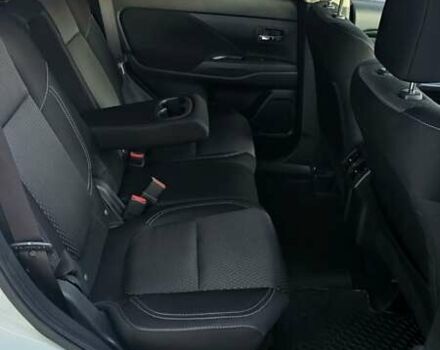 Білий Міцубісі Аутлендер, об'ємом двигуна 2.4 л та пробігом 98 тис. км за 19600 $, фото 16 на Automoto.ua