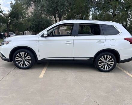 Белый Мицубиси Аутлендер, объемом двигателя 3 л и пробегом 39 тыс. км за 6700 $, фото 3 на Automoto.ua