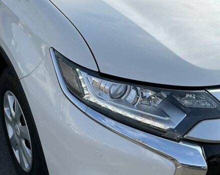 Белый Мицубиси Аутлендер, объемом двигателя 2 л и пробегом 19 тыс. км за 18500 $, фото 21 на Automoto.ua