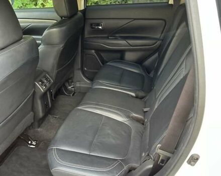 Белый Мицубиси Аутлендер, объемом двигателя 2.36 л и пробегом 160 тыс. км за 17400 $, фото 14 на Automoto.ua