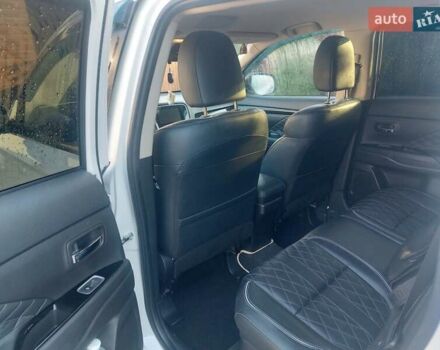 Белый Мицубиси Аутлендер, объемом двигателя 2 л и пробегом 108 тыс. км за 19000 $, фото 4 на Automoto.ua