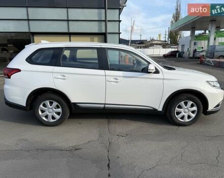 Білий Міцубісі Аутлендер, об'ємом двигуна 2 л та пробігом 19 тис. км за 17700 $, фото 3 на Automoto.ua