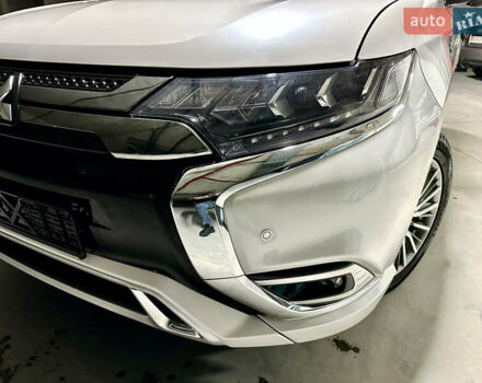 Белый Мицубиси Аутлендер, объемом двигателя 2 л и пробегом 70 тыс. км за 24300 $, фото 15 на Automoto.ua