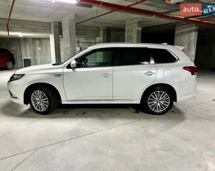 Белый Мицубиси Аутлендер, объемом двигателя 2 л и пробегом 70 тыс. км за 24300 $, фото 36 на Automoto.ua