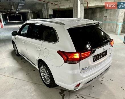 Белый Мицубиси Аутлендер, объемом двигателя 2 л и пробегом 70 тыс. км за 24300 $, фото 18 на Automoto.ua