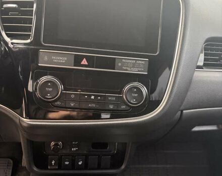 Білий Міцубісі Аутлендер, об'ємом двигуна 2.36 л та пробігом 168 тис. км за 19500 $, фото 11 на Automoto.ua