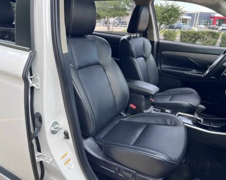 Белый Мицубиси Аутлендер, объемом двигателя 3 л и пробегом 39 тыс. км за 6700 $, фото 12 на Automoto.ua