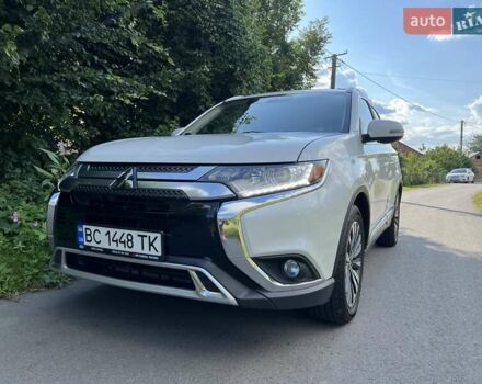 Белый Мицубиси Аутлендер, объемом двигателя 2.36 л и пробегом 160 тыс. км за 17400 $, фото 5 на Automoto.ua