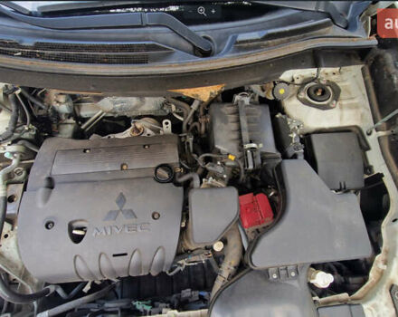 Белый Мицубиси Аутлендер, объемом двигателя 2 л и пробегом 19 тыс. км за 18500 $, фото 11 на Automoto.ua