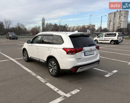Білий Міцубісі Аутлендер, об'ємом двигуна 2.36 л та пробігом 168 тис. км за 19500 $, фото 5 на Automoto.ua