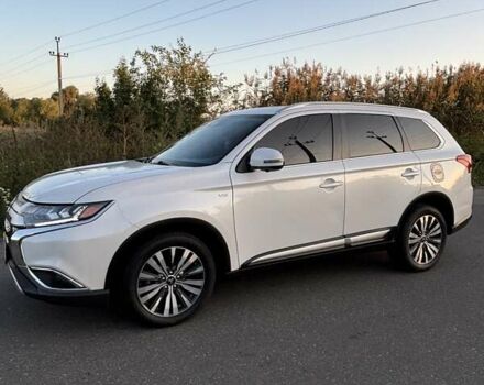 Белый Мицубиси Аутлендер, объемом двигателя 3 л и пробегом 177 тыс. км за 19200 $, фото 5 на Automoto.ua