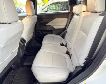 Белый Мицубиси Аутлендер, объемом двигателя 2.5 л и пробегом 49 тыс. км за 5000 $, фото 11 на Automoto.ua