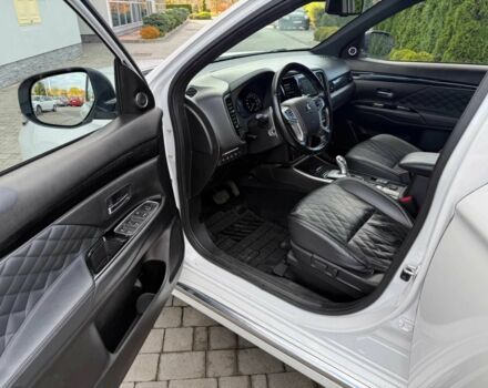 Білий Міцубісі Аутлендер, об'ємом двигуна 2 л та пробігом 31 тис. км за 13000 $, фото 6 на Automoto.ua