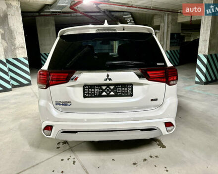 Белый Мицубиси Аутлендер, объемом двигателя 2 л и пробегом 70 тыс. км за 24300 $, фото 31 на Automoto.ua