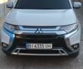 Белый Мицубиси Аутлендер, объемом двигателя 2.36 л и пробегом 98 тыс. км за 20500 $, фото 3 на Automoto.ua