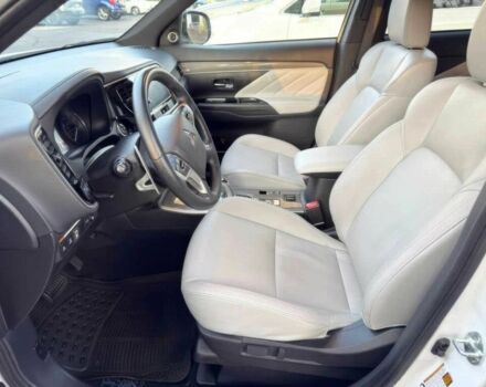 Белый Мицубиси Аутлендер, объемом двигателя 2.5 л и пробегом 49 тыс. км за 5000 $, фото 8 на Automoto.ua