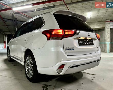 Белый Мицубиси Аутлендер, объемом двигателя 2 л и пробегом 70 тыс. км за 24300 $, фото 19 на Automoto.ua