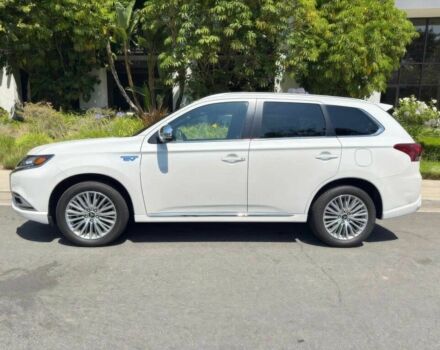 Белый Мицубиси Аутлендер, объемом двигателя 2.5 л и пробегом 49 тыс. км за 5000 $, фото 1 на Automoto.ua