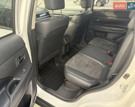 Білий Міцубісі Аутлендер, об'ємом двигуна 2.36 л та пробігом 168 тис. км за 19500 $, фото 12 на Automoto.ua