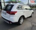 Білий Міцубісі Аутлендер, об'ємом двигуна 2 л та пробігом 19 тис. км за 17700 $, фото 4 на Automoto.ua