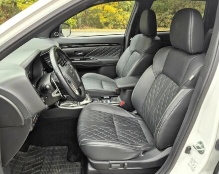 Белый Мицубиси Аутлендер, объемом двигателя 2.4 л и пробегом 42 тыс. км за 6000 $, фото 8 на Automoto.ua