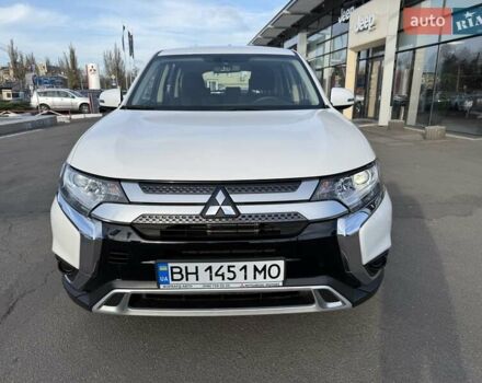 Білий Міцубісі Аутлендер, об'ємом двигуна 2 л та пробігом 19 тис. км за 17700 $, фото 2 на Automoto.ua