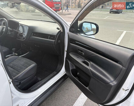 Білий Міцубісі Аутлендер, об'ємом двигуна 2.36 л та пробігом 168 тис. км за 19500 $, фото 15 на Automoto.ua