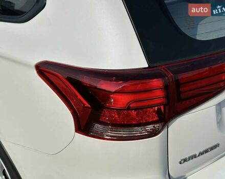 Белый Мицубиси Аутлендер, объемом двигателя 2 л и пробегом 19 тыс. км за 18500 $, фото 19 на Automoto.ua