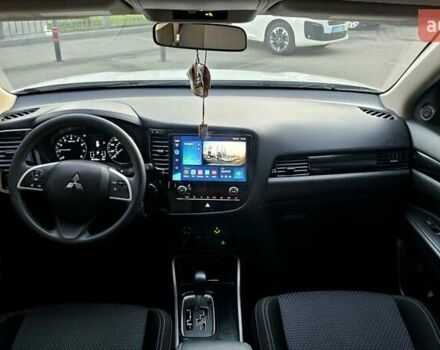 Білий Міцубісі Аутлендер, об'ємом двигуна 2.4 л та пробігом 98 тис. км за 19600 $, фото 2 на Automoto.ua