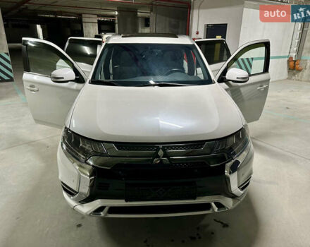 Белый Мицубиси Аутлендер, объемом двигателя 2 л и пробегом 70 тыс. км за 24300 $, фото 4 на Automoto.ua