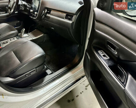 Белый Мицубиси Аутлендер, объемом двигателя 2 л и пробегом 70 тыс. км за 24300 $, фото 39 на Automoto.ua