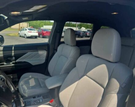 Белый Мицубиси Аутлендер, объемом двигателя 2 л и пробегом 49 тыс. км за 12400 $, фото 5 на Automoto.ua