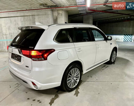 Белый Мицубиси Аутлендер, объемом двигателя 2 л и пробегом 70 тыс. км за 24300 $, фото 21 на Automoto.ua