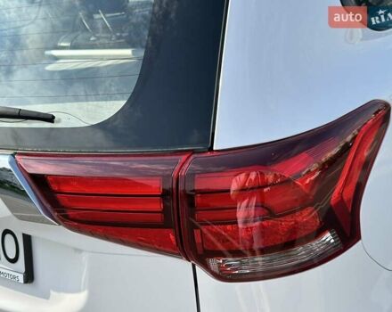 Белый Мицубиси Аутлендер, объемом двигателя 2 л и пробегом 19 тыс. км за 18500 $, фото 20 на Automoto.ua