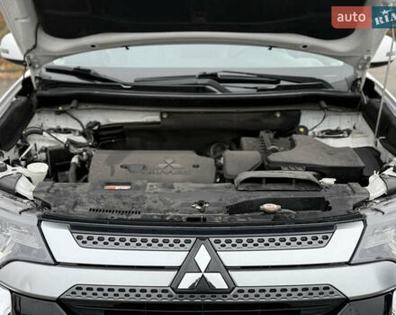 Білий Міцубісі Аутлендер, об'ємом двигуна 2.4 л та пробігом 190 тис. км за 14500 $, фото 30 на Automoto.ua