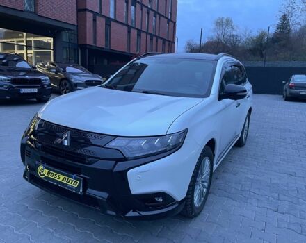 Белый Мицубиси Аутлендер, объемом двигателя 2.4 л и пробегом 53 тыс. км за 32900 $, фото 2 на Automoto.ua