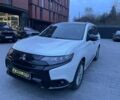Белый Мицубиси Аутлендер, объемом двигателя 2.4 л и пробегом 53 тыс. км за 32900 $, фото 2 на Automoto.ua