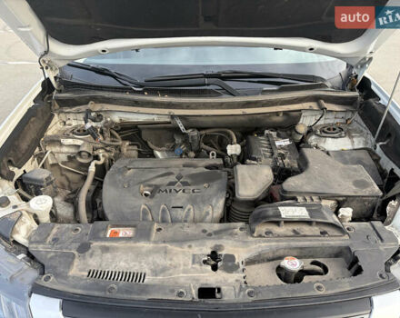 Білий Міцубісі Аутлендер, об'ємом двигуна 2.36 л та пробігом 168 тис. км за 19500 $, фото 17 на Automoto.ua