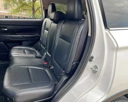 Белый Мицубиси Аутлендер, объемом двигателя 3 л и пробегом 46 тыс. км за 10900 $, фото 12 на Automoto.ua