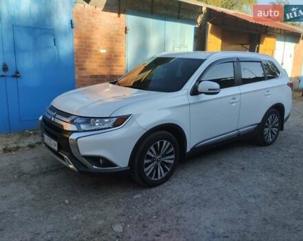 Белый Мицубиси Аутлендер, объемом двигателя 2.36 л и пробегом 98 тыс. км за 20500 $, фото 7 на Automoto.ua