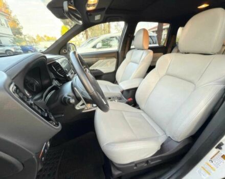 Білий Міцубісі Аутлендер, об'ємом двигуна 2 л та пробігом 34 тис. км за 17000 $, фото 9 на Automoto.ua