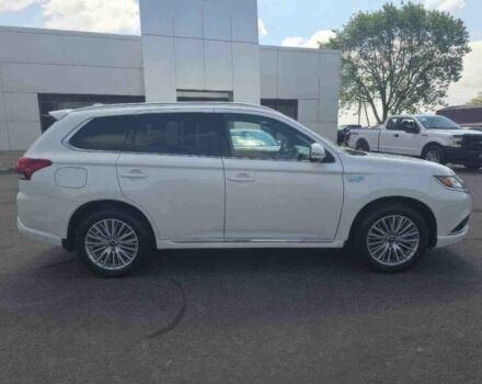 Белый Мицубиси Аутлендер, объемом двигателя 2 л и пробегом 49 тыс. км за 12400 $, фото 2 на Automoto.ua