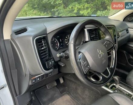 Белый Мицубиси Аутлендер, объемом двигателя 2.36 л и пробегом 160 тыс. км за 17400 $, фото 13 на Automoto.ua