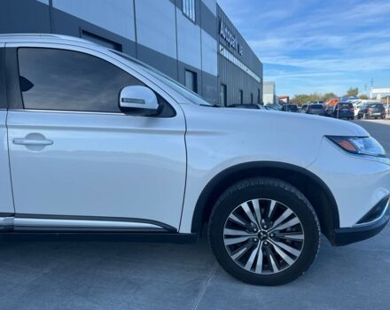 Белый Мицубиси Аутлендер, объемом двигателя 2.4 л и пробегом 120 тыс. км за 18990 $, фото 3 на Automoto.ua